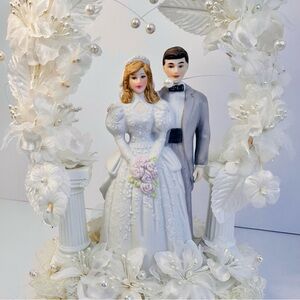 1990’s  “Classic Gray” Wilton Designer Series Porcelain Figurine Wedding Topper